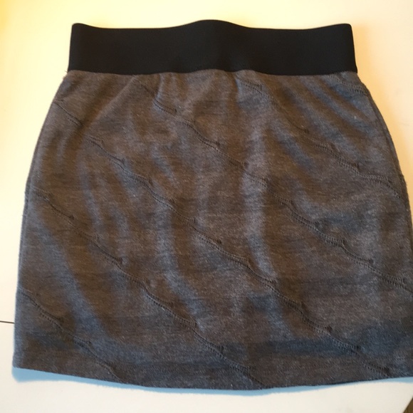 EUC Super soft zippered BCBGeneration mini skirt - Picture 2 of 5